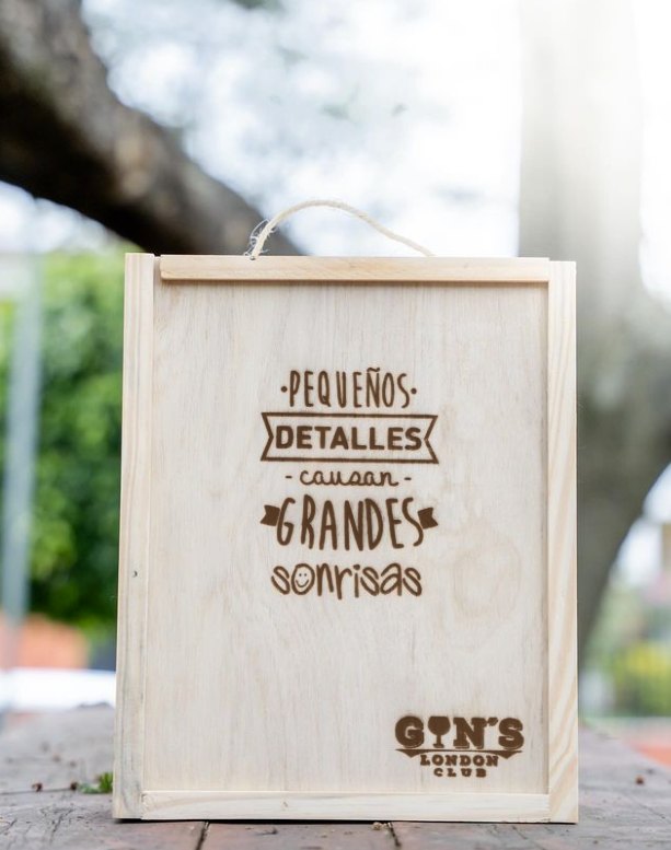 Caja de madera reciclada con grabado láser